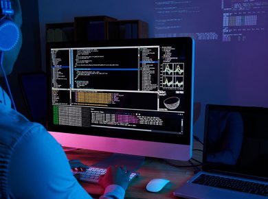 Guía práctica para elegir un software de punto de venta: facilidad de uso, inventario, reportes, CFDI 4.0, soporte, licencias y más. Incluye checklist práctico 
